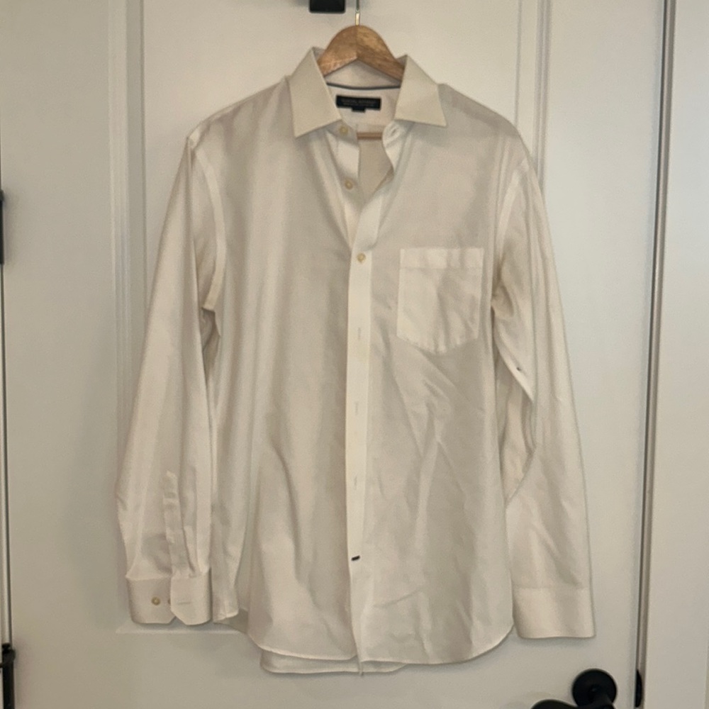 MENS (M)- Banana Republic Button Down White Shirt